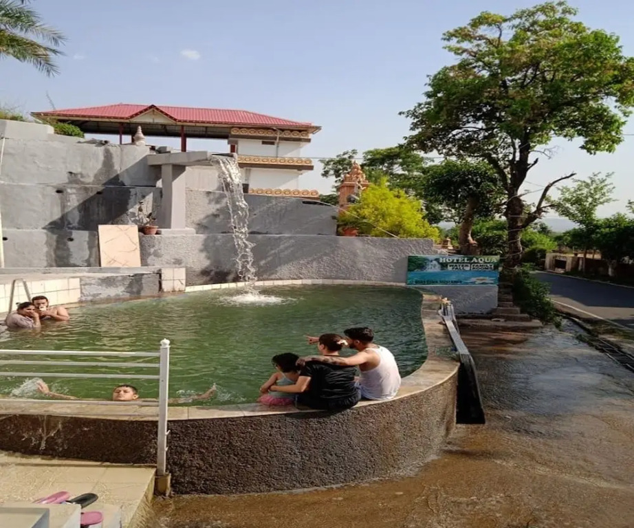 Кангра: Aqua Hotel