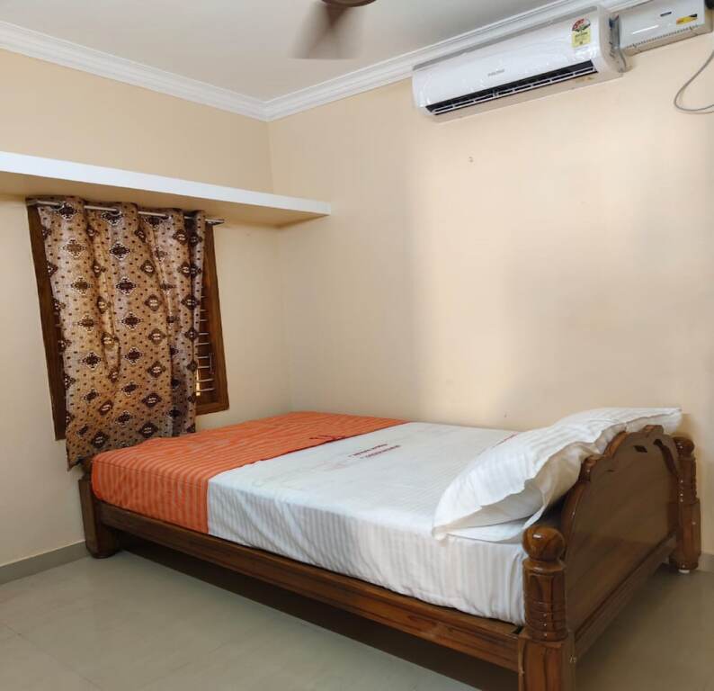 Курумбур: Arumugam AC Residency