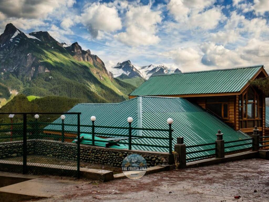 Гульмарг: The FrozenFall Resort - Gulmarg