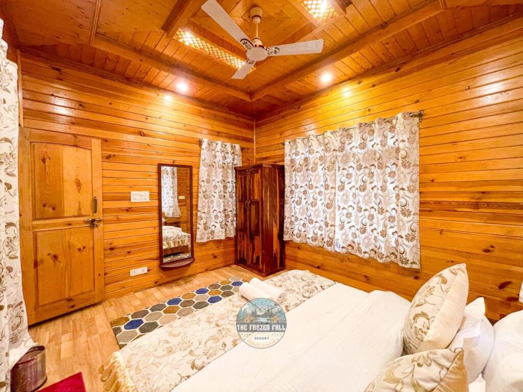 Гульмарг: The FrozenFall Resort - Gulmarg