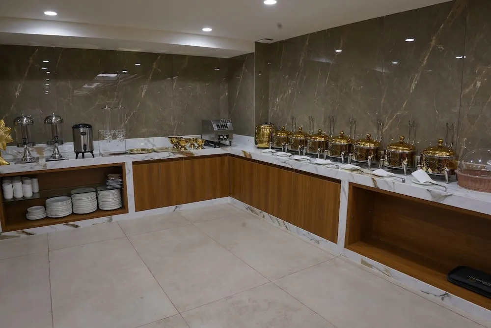 Гарудешвар: Hotel Stature Inn