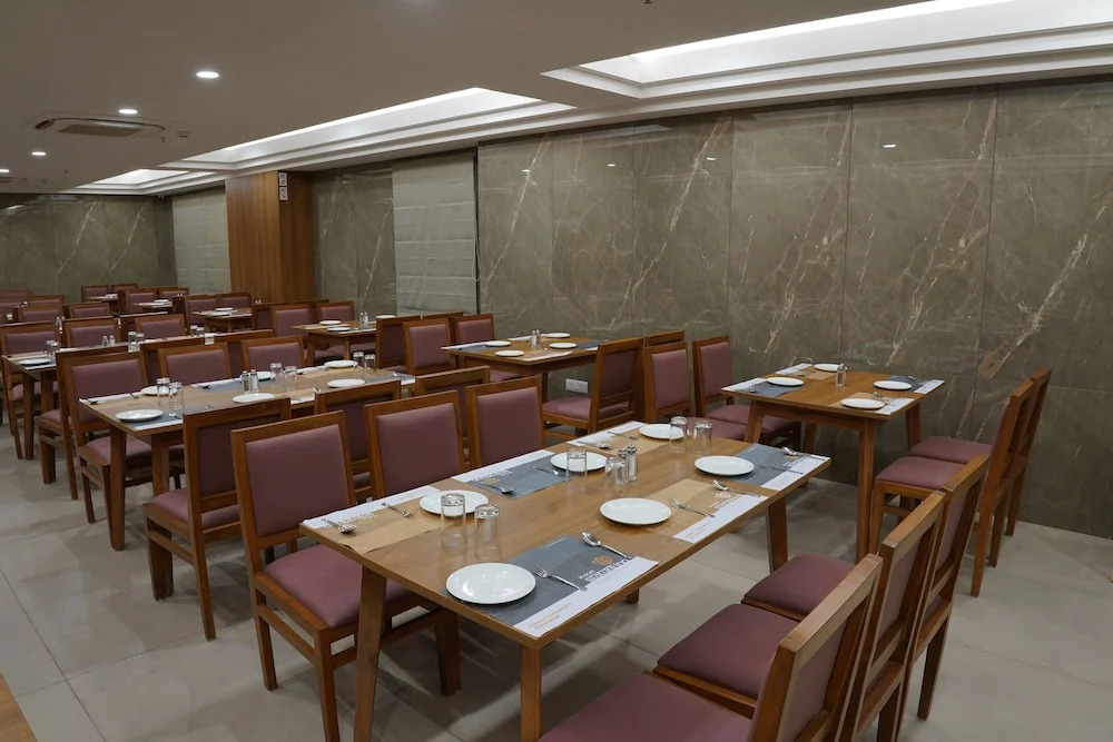 Гарудешвар: Hotel Stature Inn