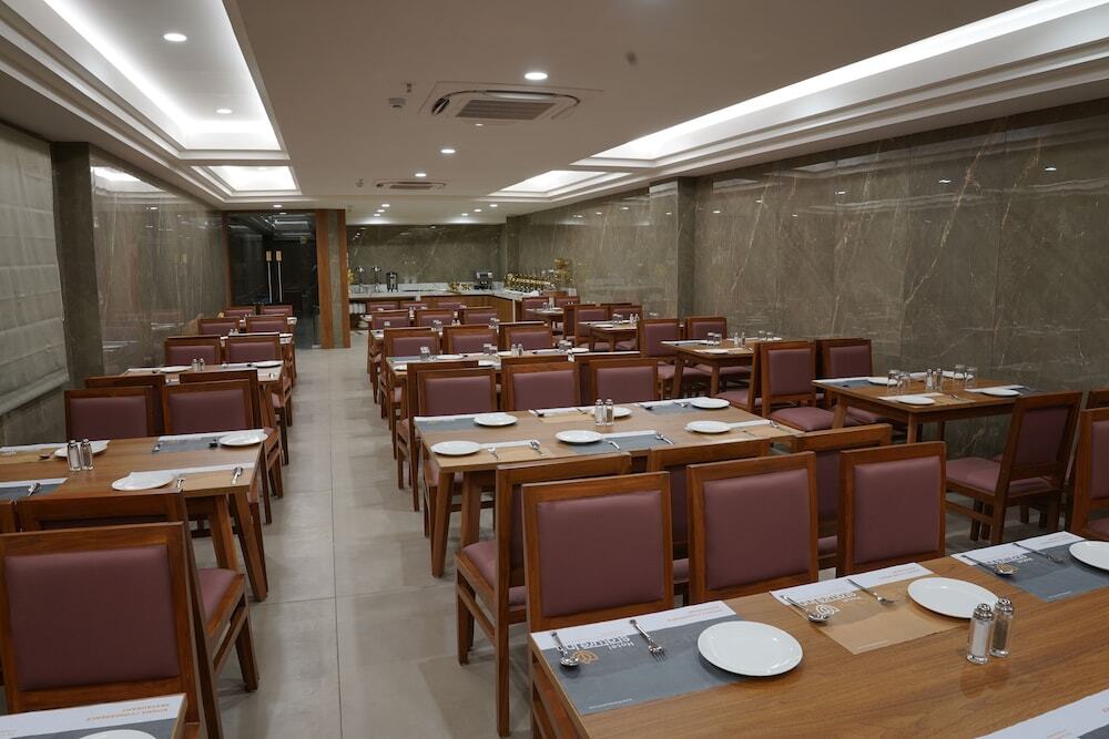 Гарудешвар: Hotel Stature Inn