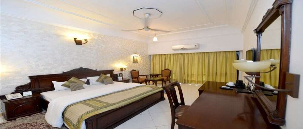Фаридабад: Hotel Raj Hans