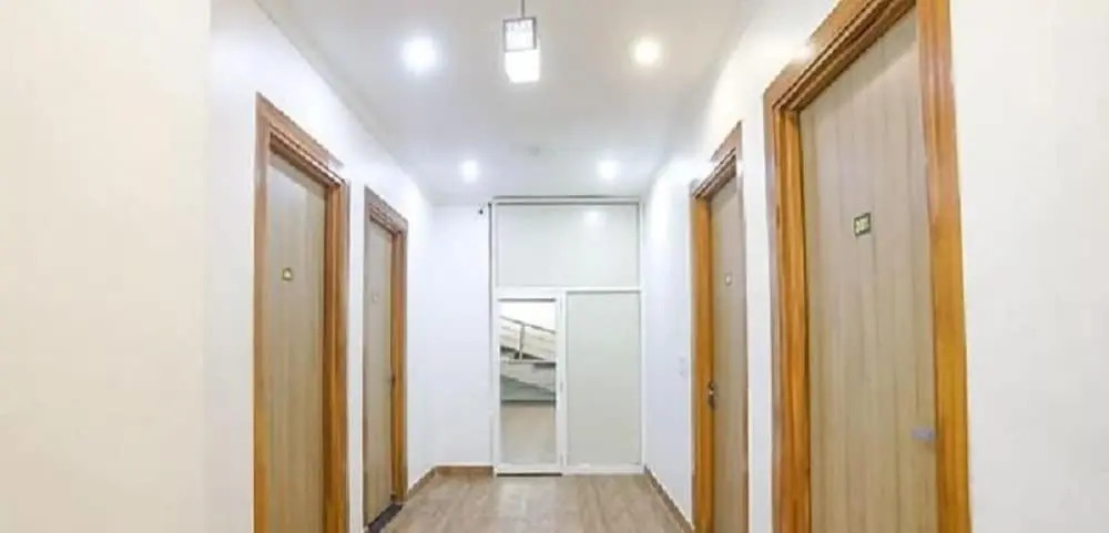 Нойда: Hotel Vivaan Suites