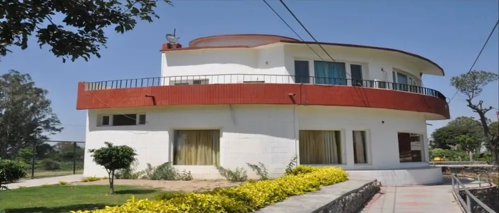 Ghasera: Jungle Babbler Tourist Resort