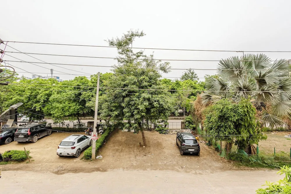 Гуруграм: Lime Tree Premier Near Medanta Medicity