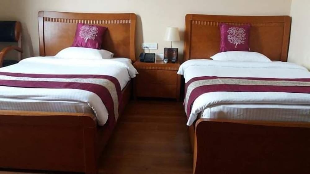 Бадди: Gianz Hotel