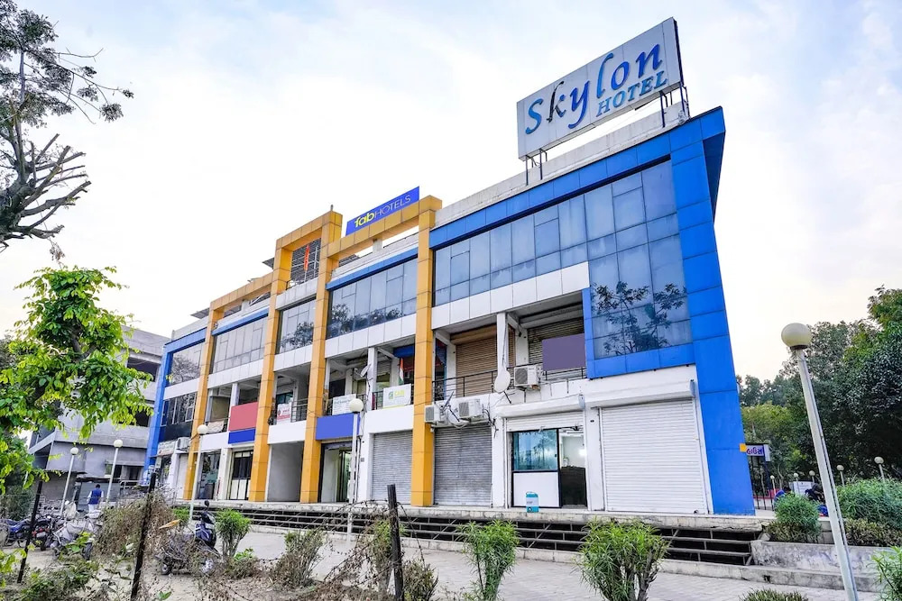 Гандхинагар: FabHotel Skylon