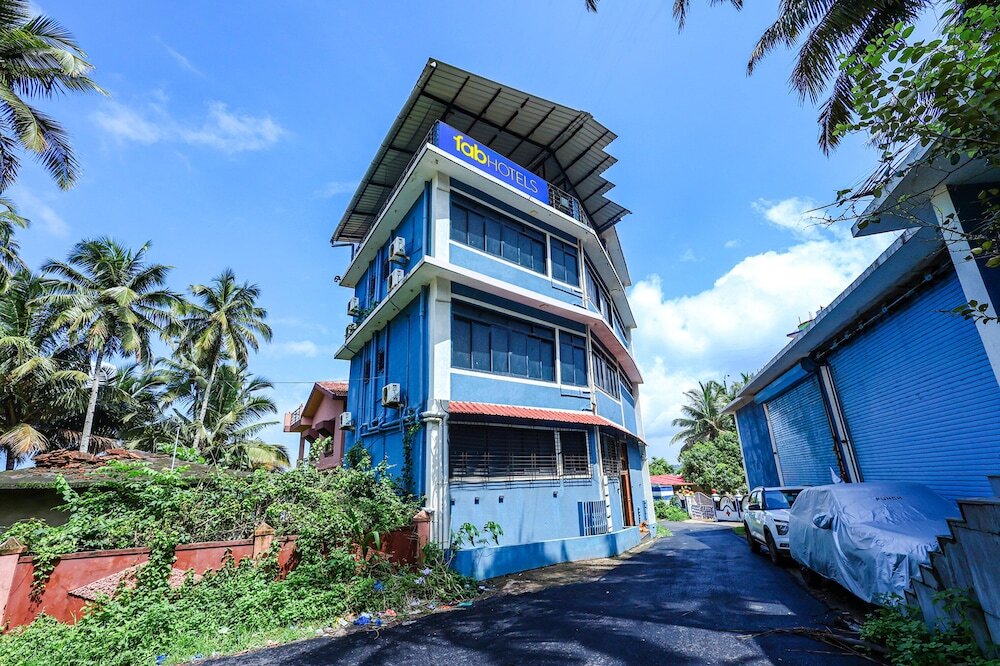Верем: FabExpress Goa Beach Heaven
