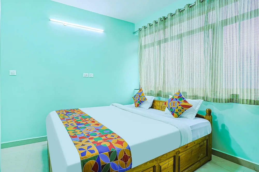 Верем: FabExpress Goa Beach Heaven