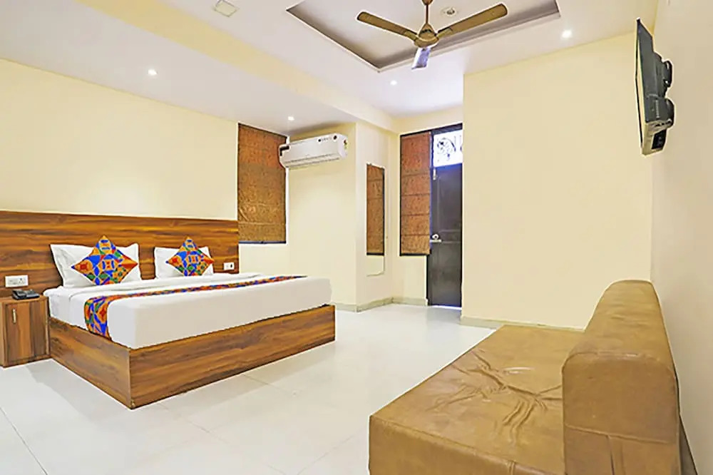 Канпур: FabHotel The Happiness