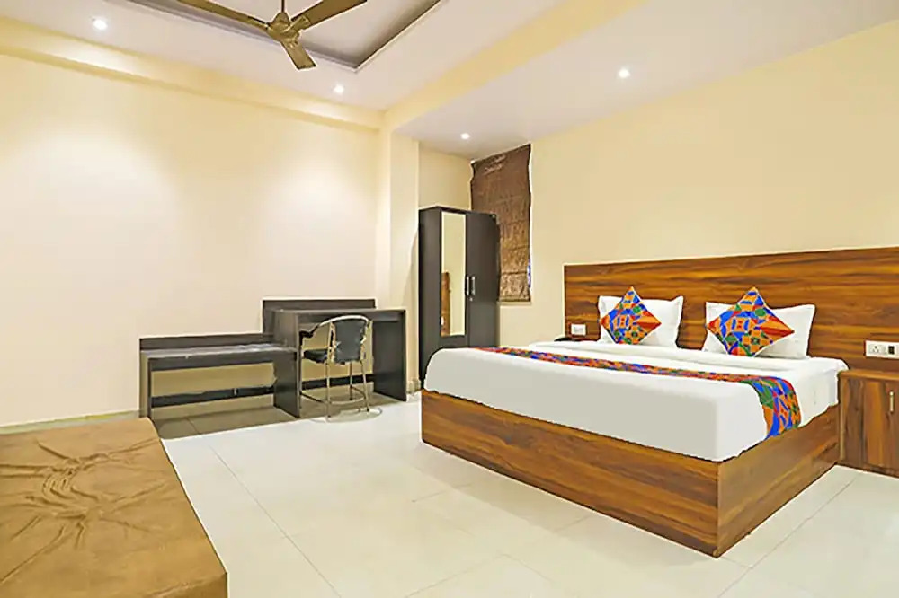 Канпур: FabHotel The Happiness