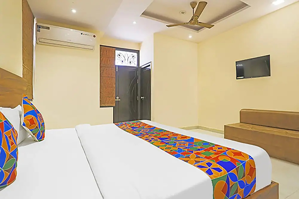 Канпур: FabHotel The Happiness