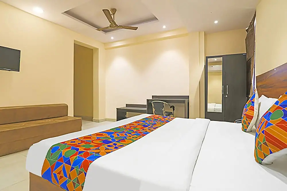 Канпур: FabHotel The Happiness