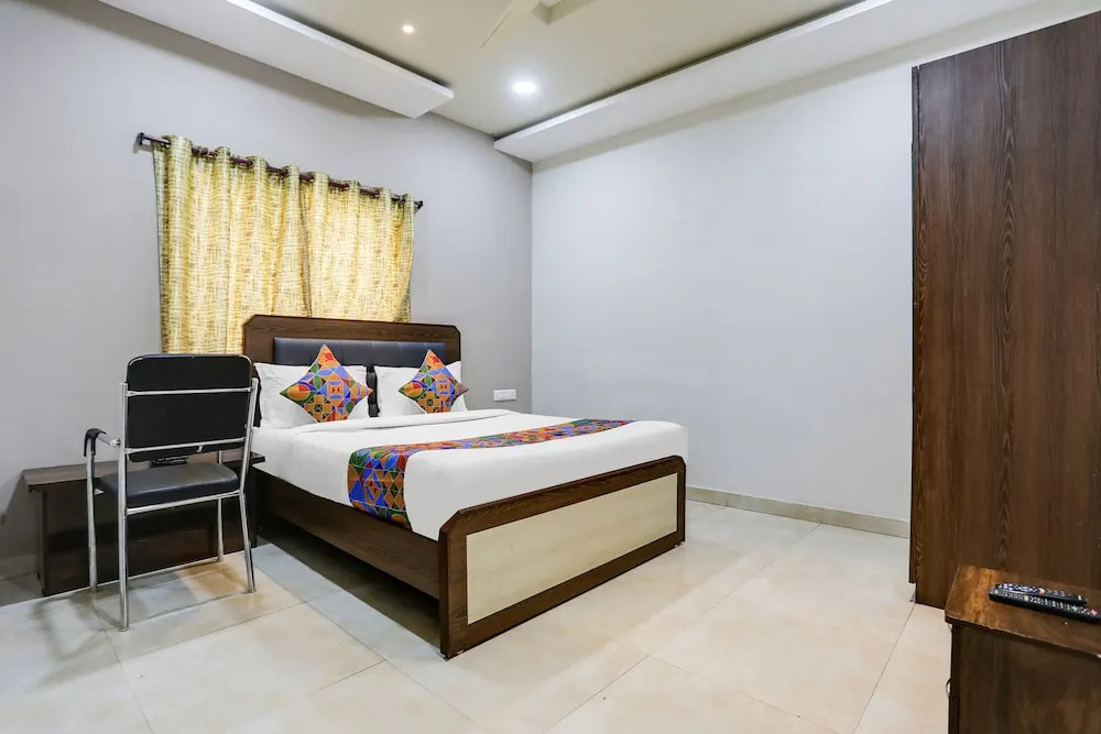 Райпур: FabHotel Johar Inn