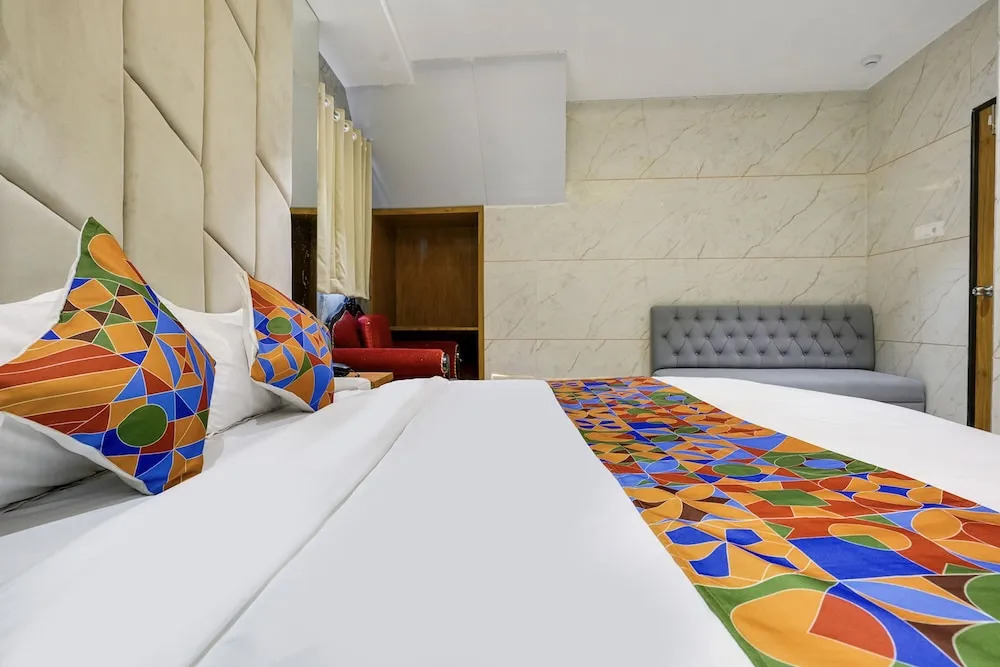 Мумбаи: FabHotel Regal Residency