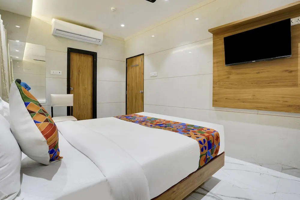 Мумбаи: FabHotel Regal Residency