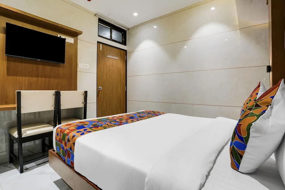Мумбаи: FabHotel Regal Residency