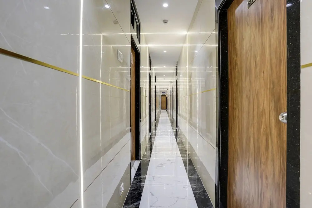 Мумбаи: FabHotel Regal Residency