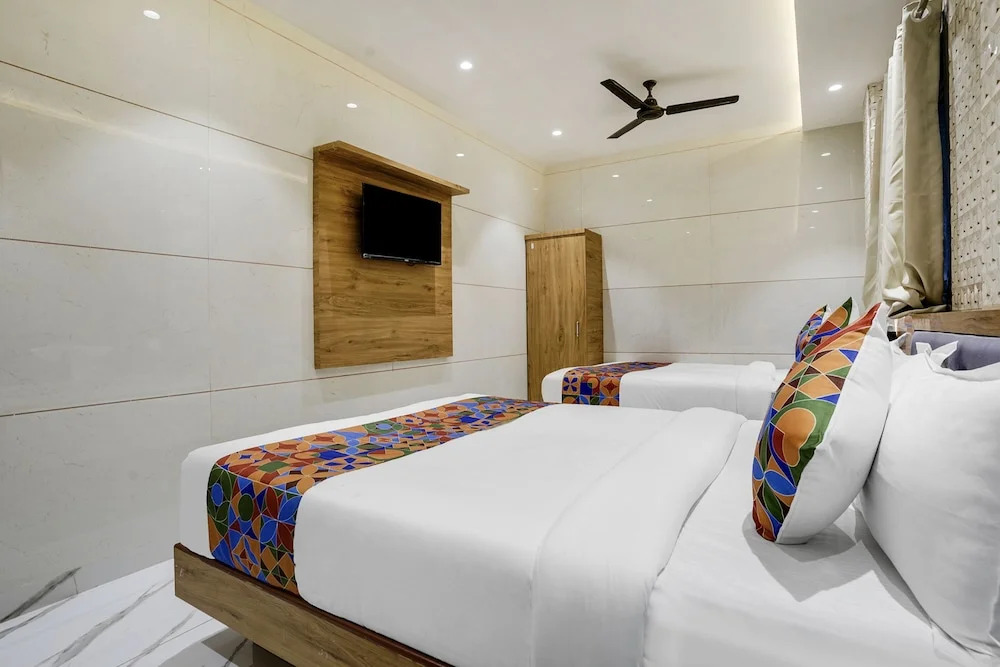 Мумбаи: FabHotel Regal Residency