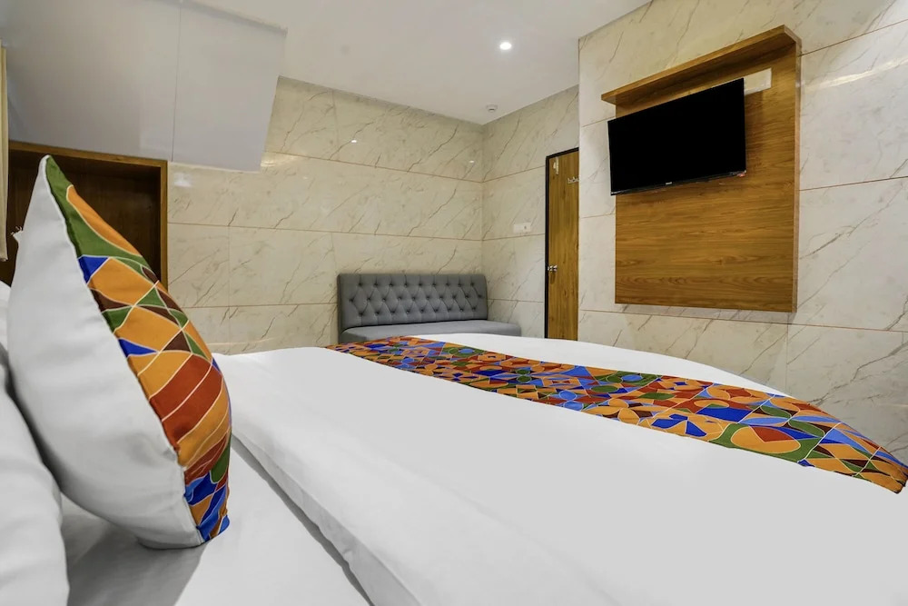 Мумбаи: FabHotel Regal Residency