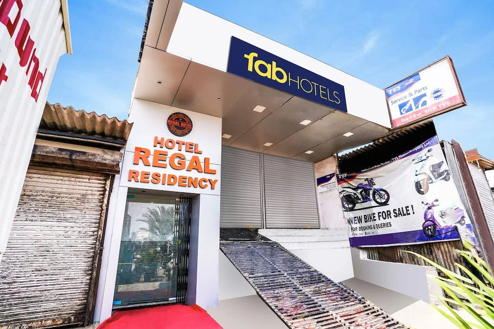 Мумбаи: FabHotel Regal Residency