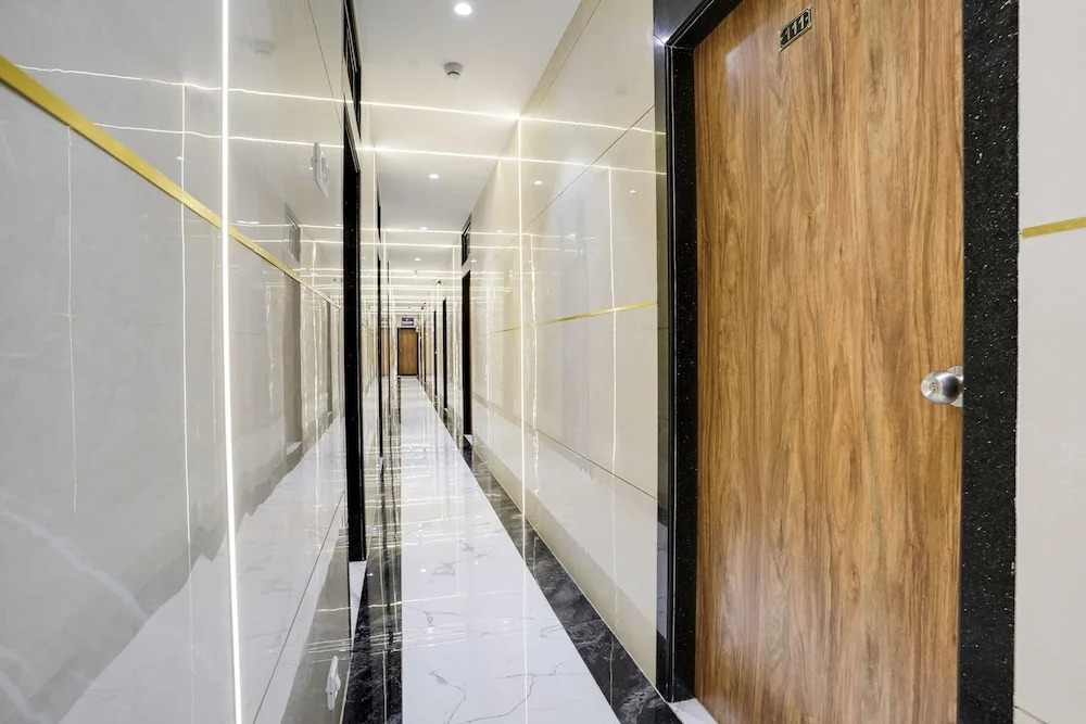 Мумбаи: FabHotel Regal Residency