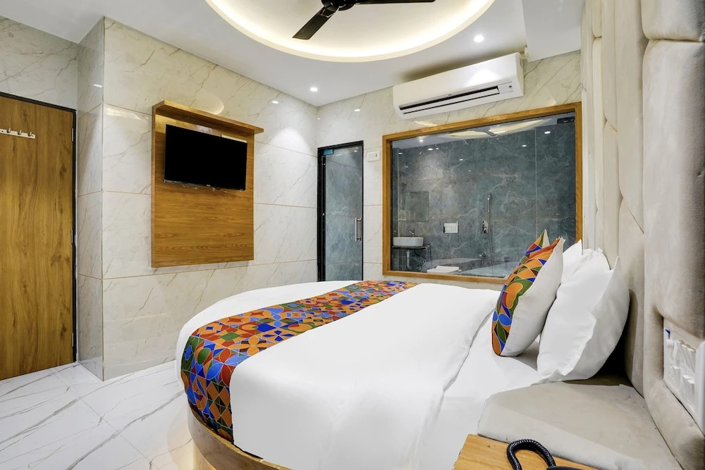 Мумбаи: FabHotel Regal Residency