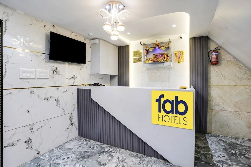 Мумбаи: FabHotel Regal Residency