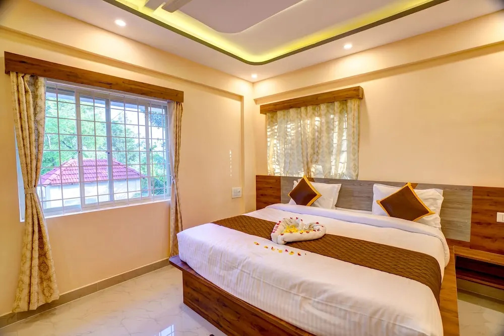 Кушалнагар: Skylight Inn