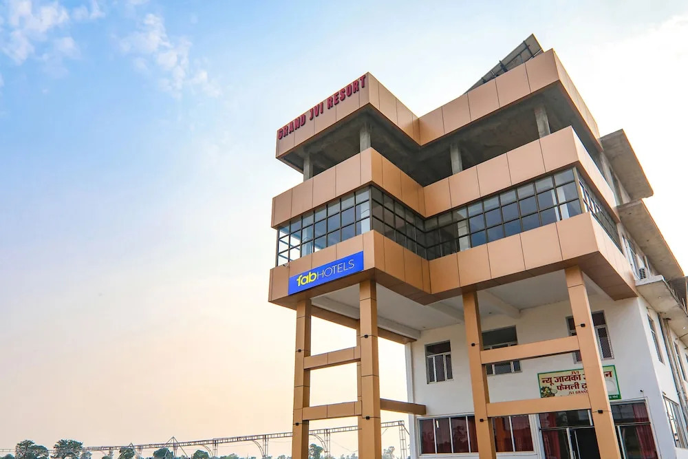 Файзабад: Fabhotel Grand Jvi Resort