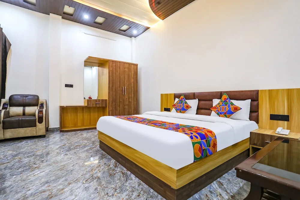 Файзабад: Fabhotel Jb Square Resort
