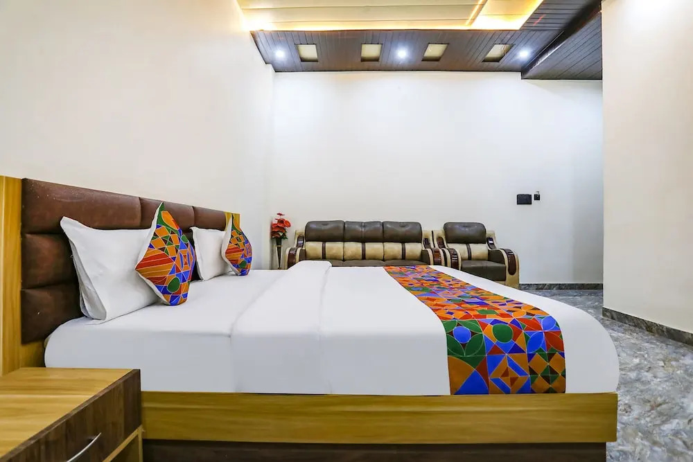 Файзабад: Fabhotel Jb Square Resort