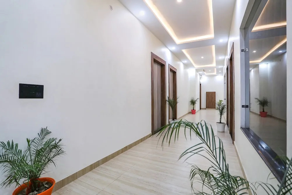 Файзабад: Fabhotel Jb Square Resort