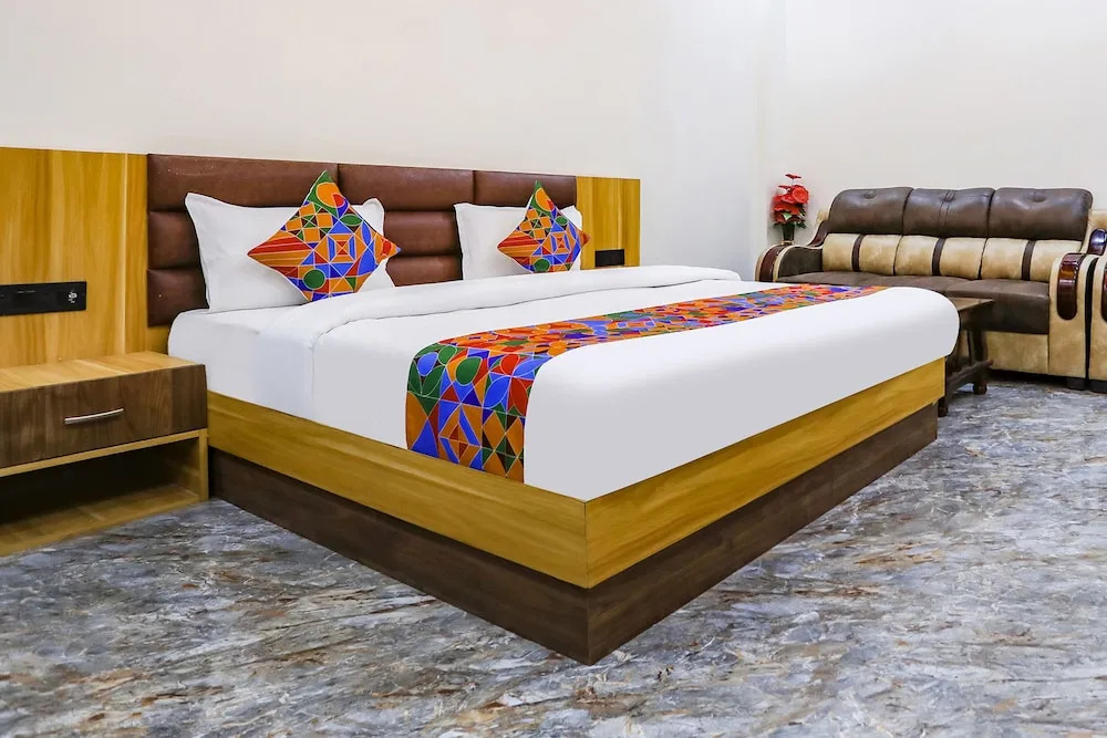 Файзабад: Fabhotel Jb Square Resort