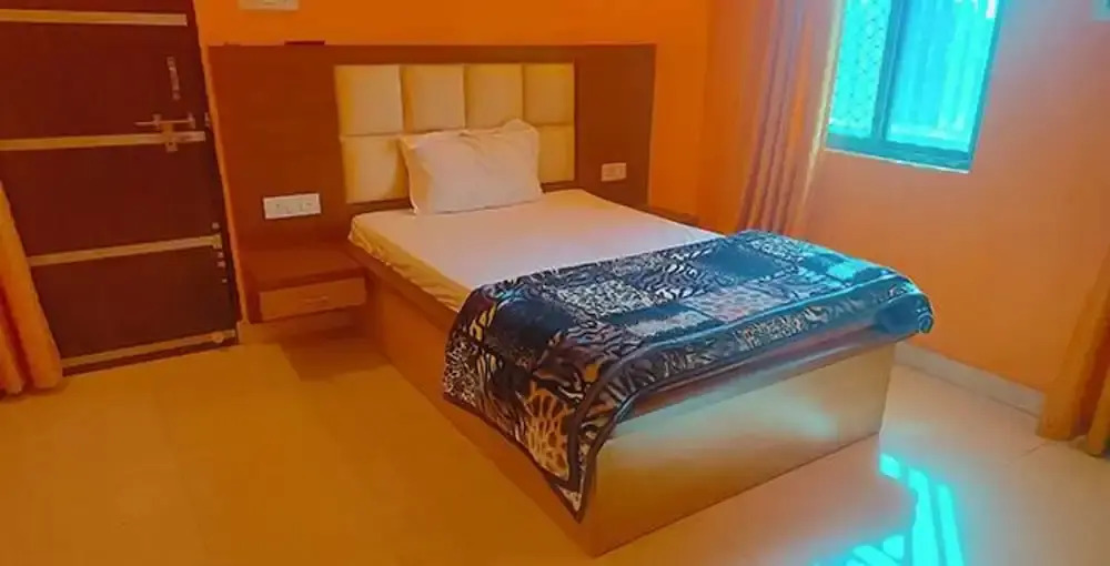 Файзабад: Fabhotel New Raghukul Loung