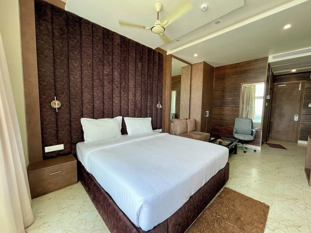 Пури: TBS Sea View - Full AC- Pool & Breakfast
