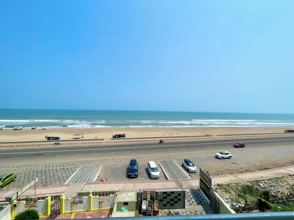 Пури: TBS Sea View - Full AC- Pool & Breakfast