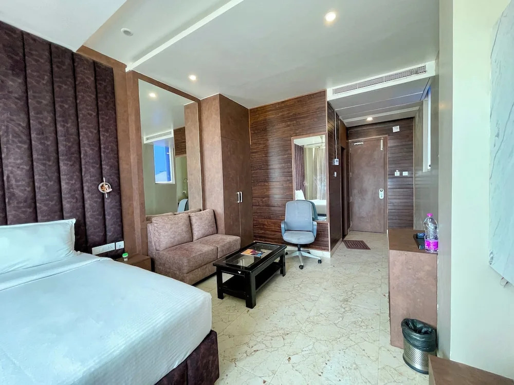 Пури: TBS Sea View - Full AC- Pool & Breakfast