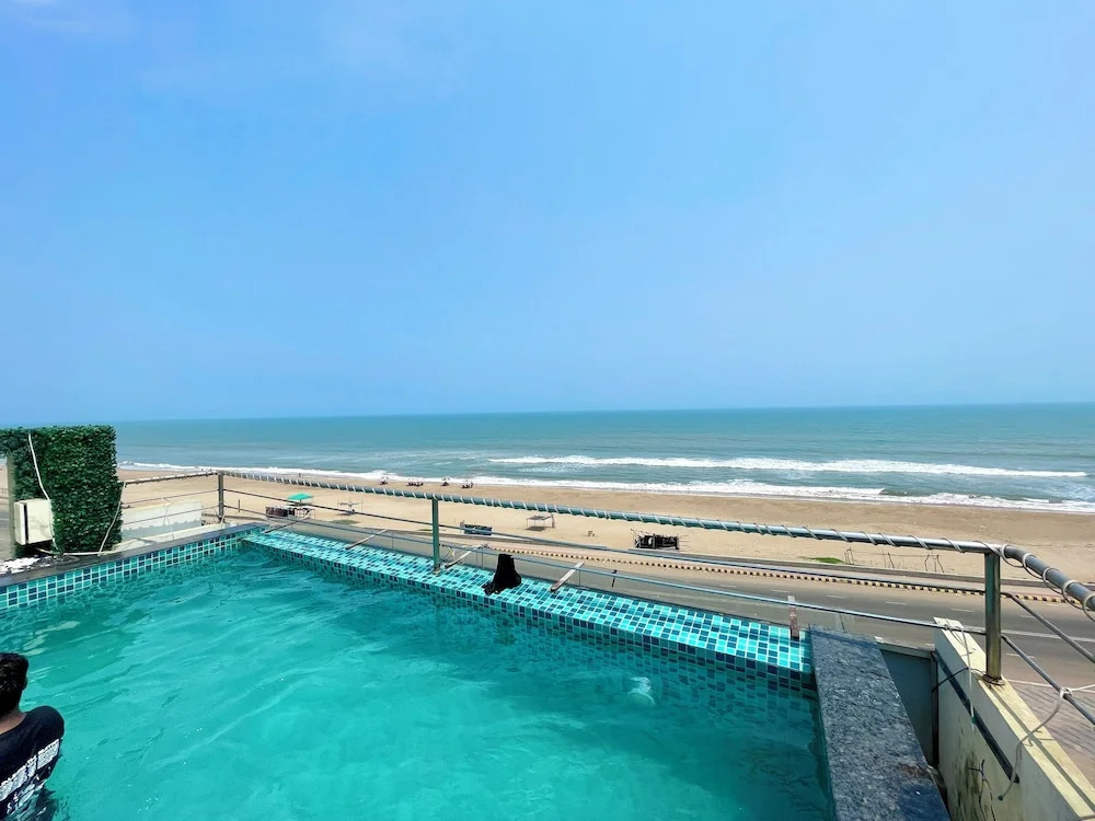 Пури: TBS Sea View - Full AC- Pool & Breakfast
