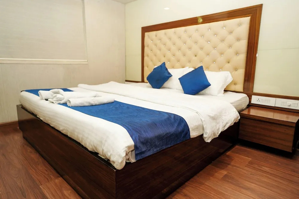 Мумбаи: Zenith Homes - Powai Suites