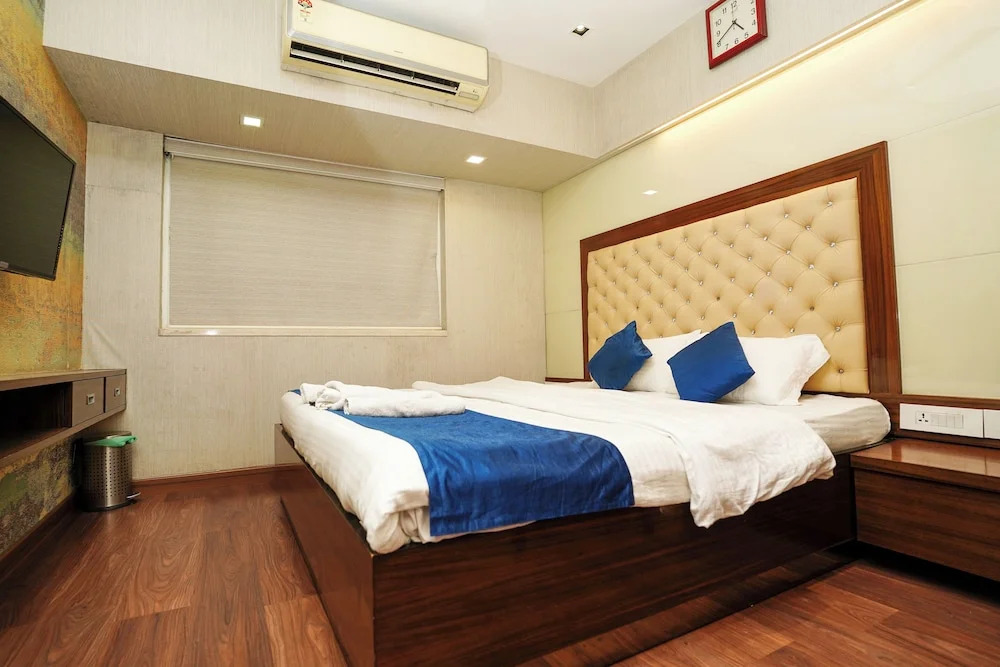 Мумбаи: Zenith Homes - Powai Suites