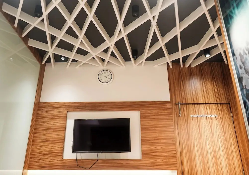 Мумбаи: Zenith Homes - Powai Suites