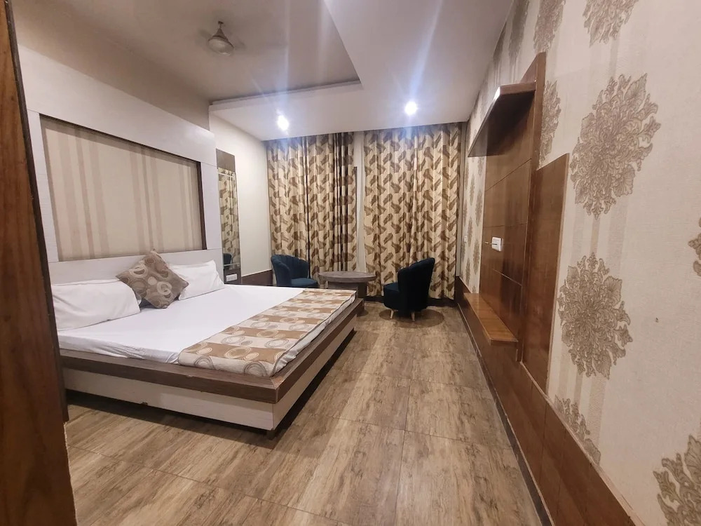 Rohtak: The Aura Grand