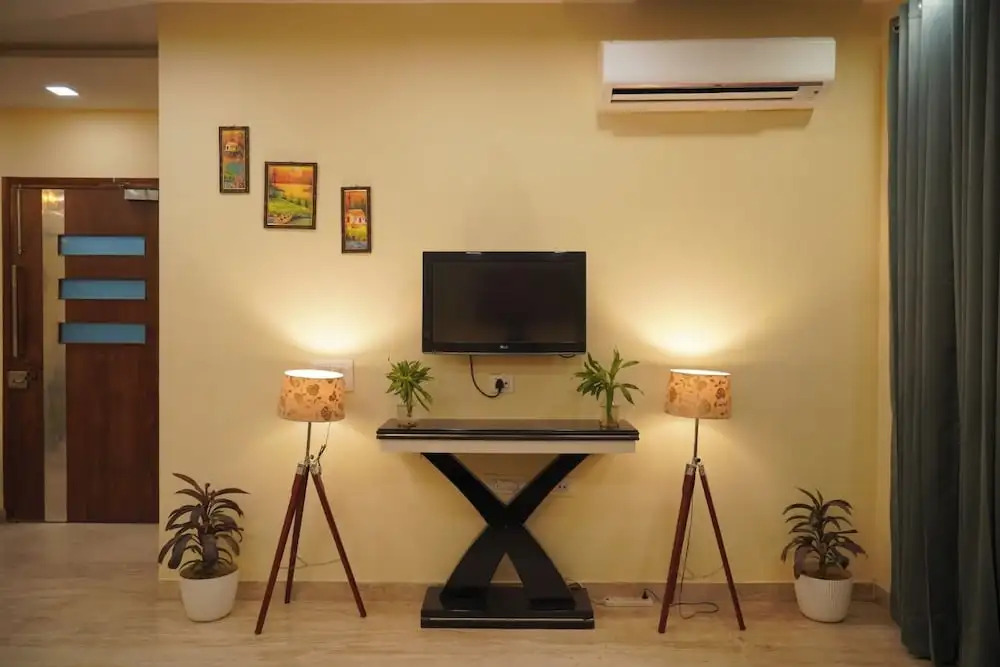 Гуруграм: Lime Tree 3BHK Serviced Apartments DLF 5