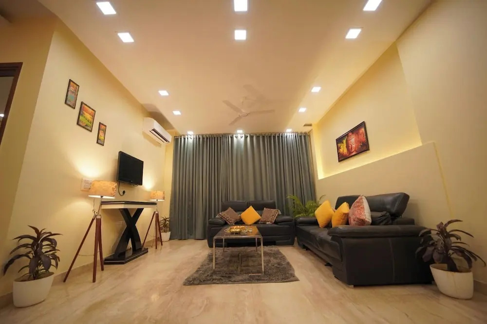 Гуруграм: Lime Tree 3BHK Serviced Apartments DLF 5