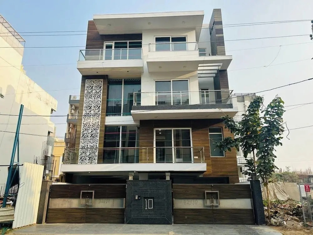 Гуруграм: Lime Tree 3BHK Serviced Apartments DLF 5