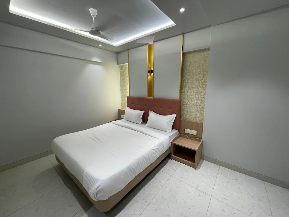 Тхане: Hotel The West Coast