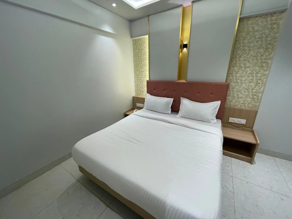 Тхане: Hotel The West Coast